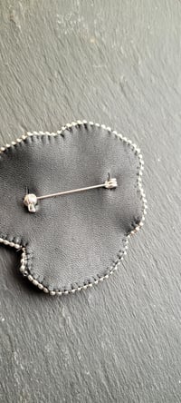 Image 5 of Broche Pensée Blanche