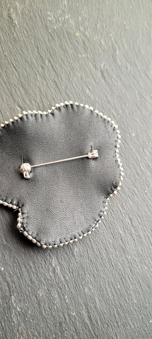 Image of Broche Pensée Blanche