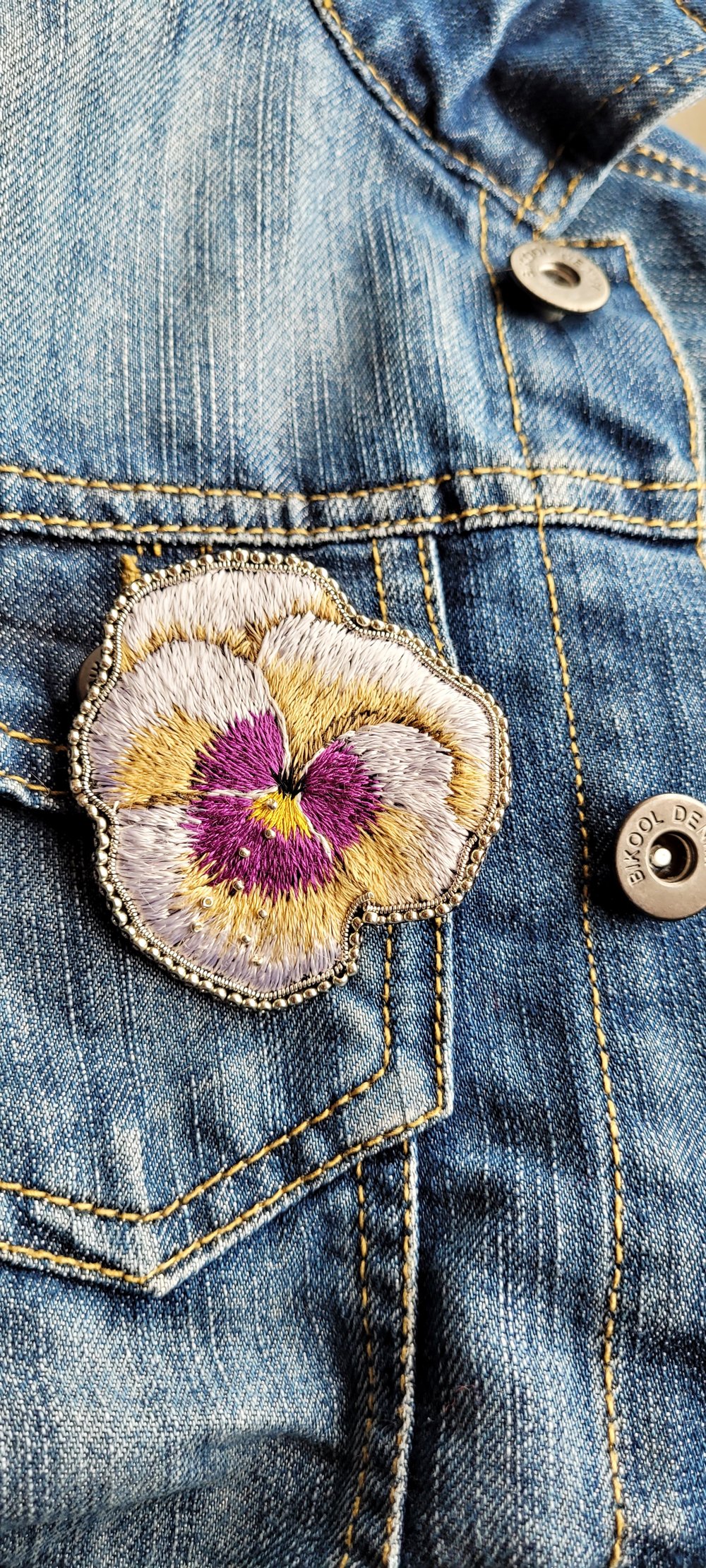 Image of Broche Pensée Blanche