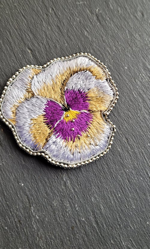 Image of Broche Pensée Blanche