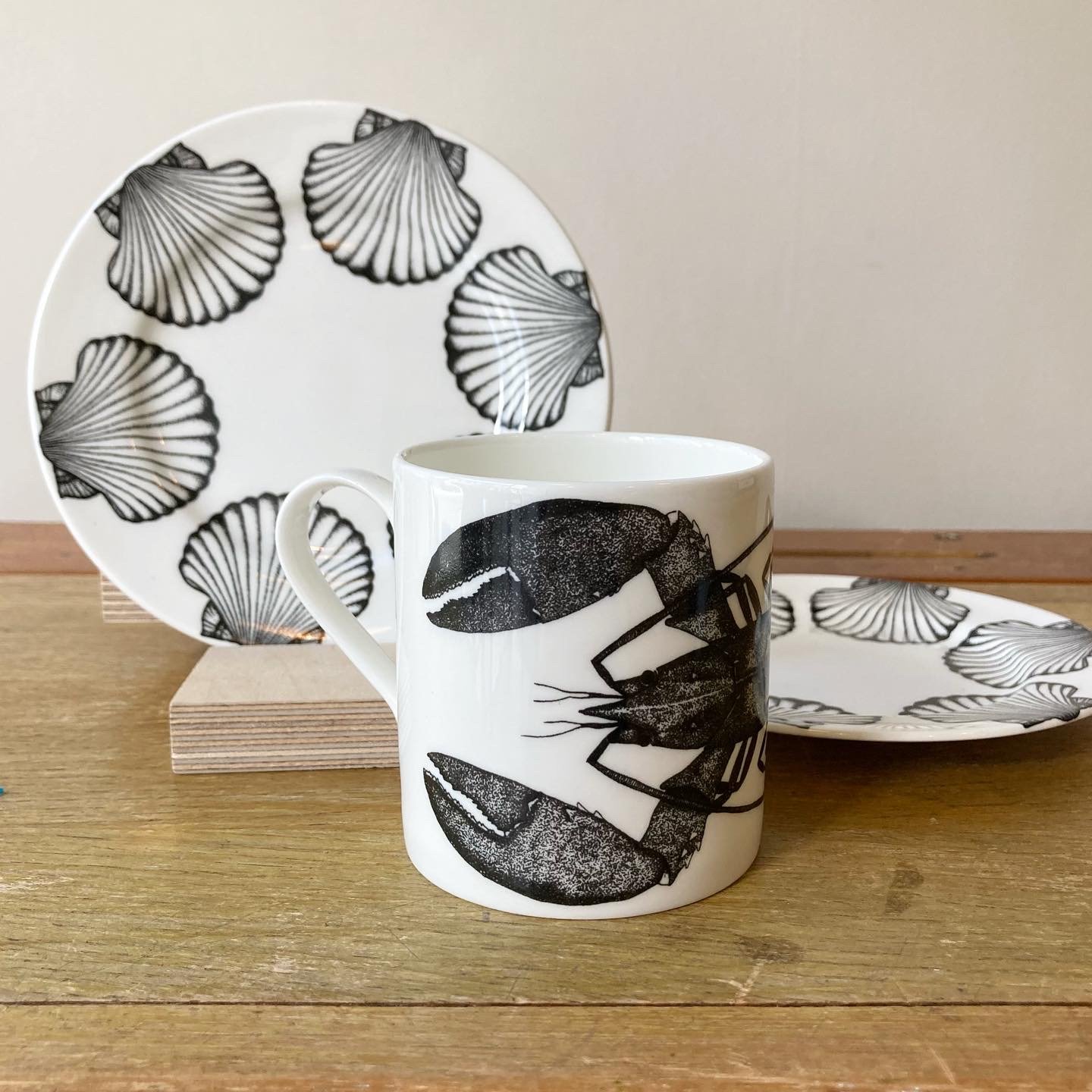 Image of Lobster mug / Scallop shell plate