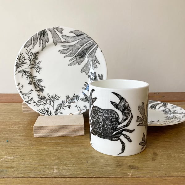 Image of Crab mug / Seaweed plate