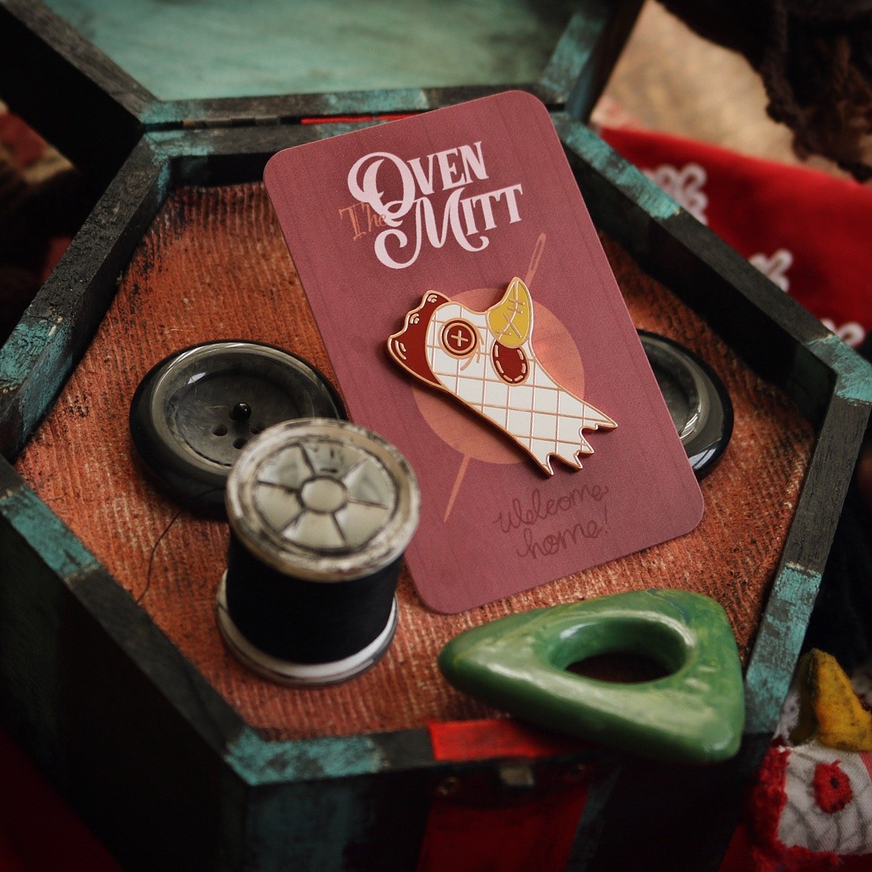 Image of The Oven Mitt Pin