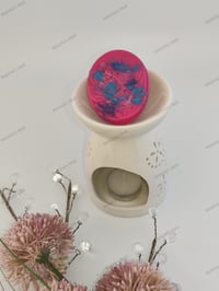 Image 2 of Oval Bee Shaped Melt