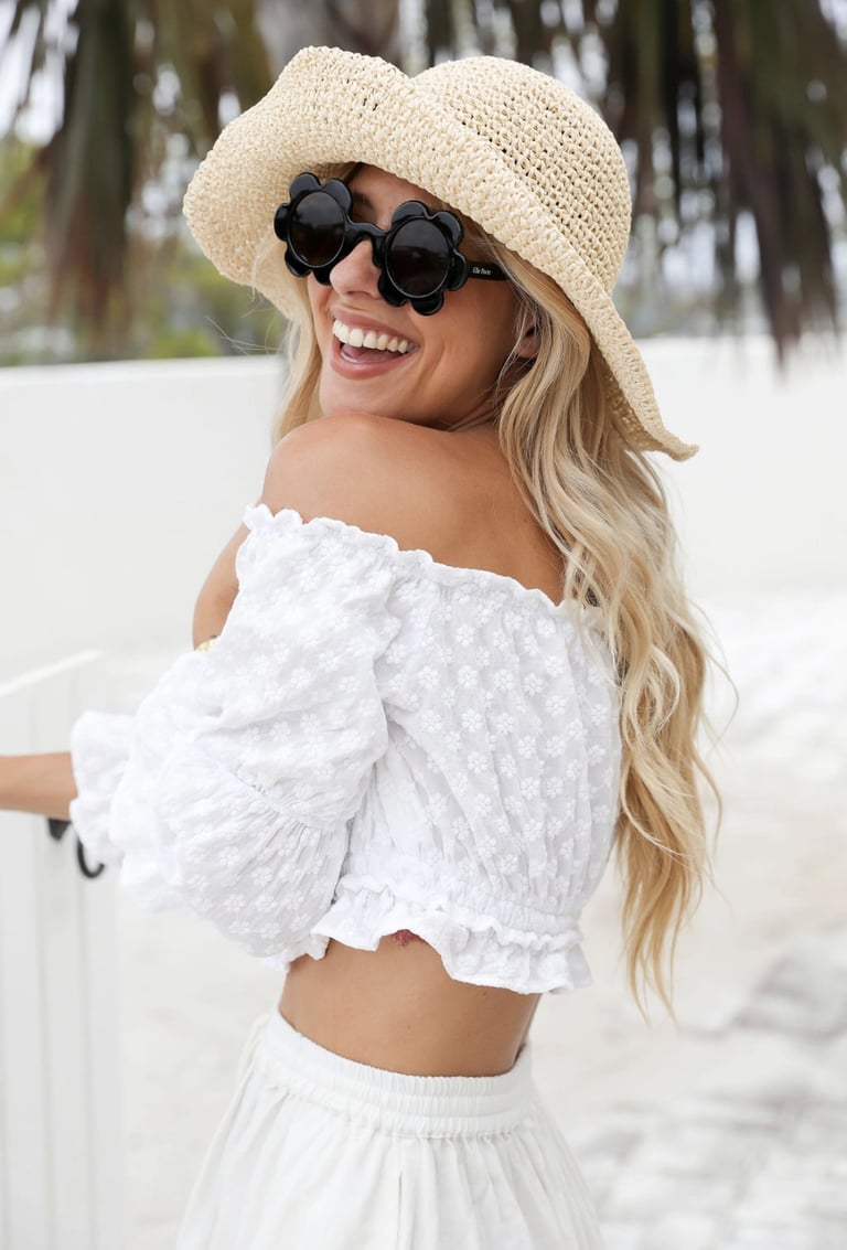 LUNETTES DE SOLEIL DAISY NOIRES, ELLE PORTE Image 3