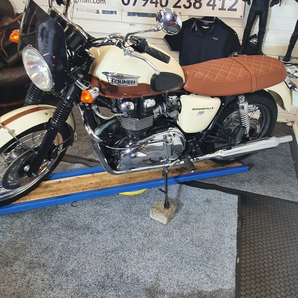 Triumph bonneville t100 
