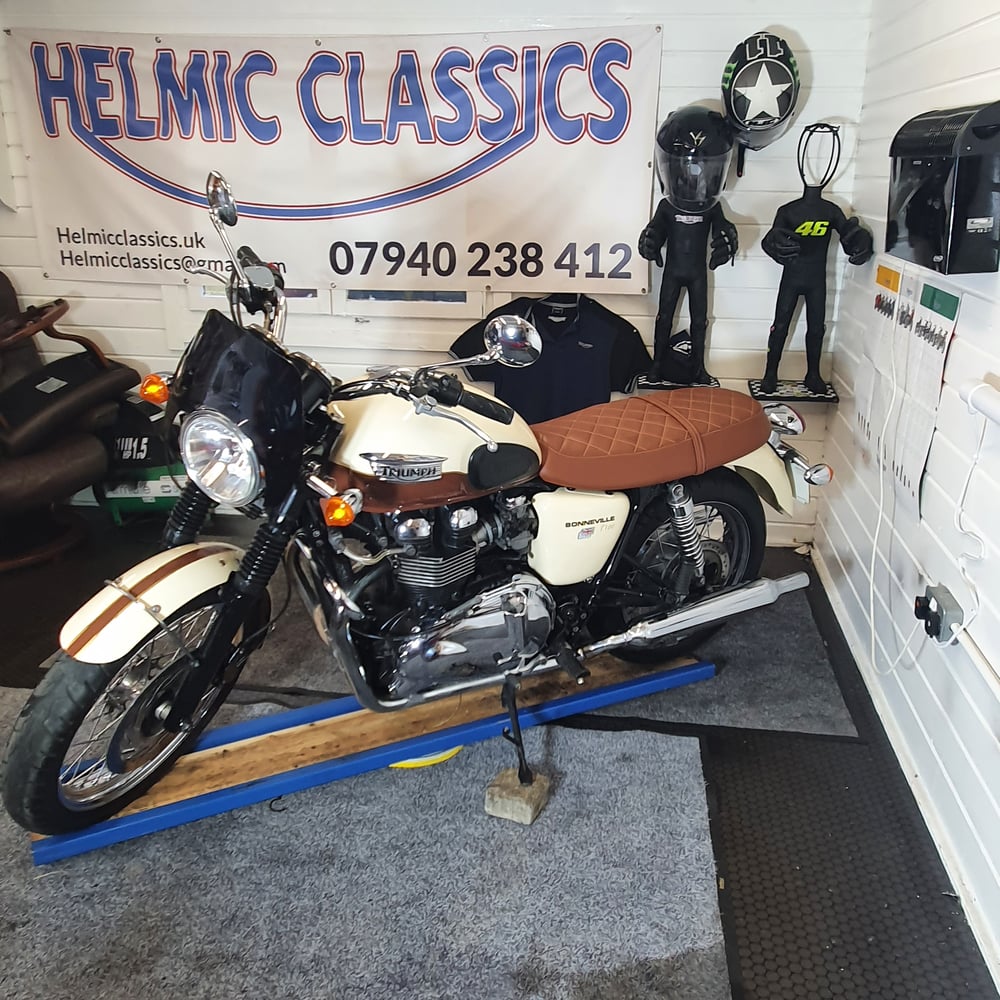 Triumph bonneville t100