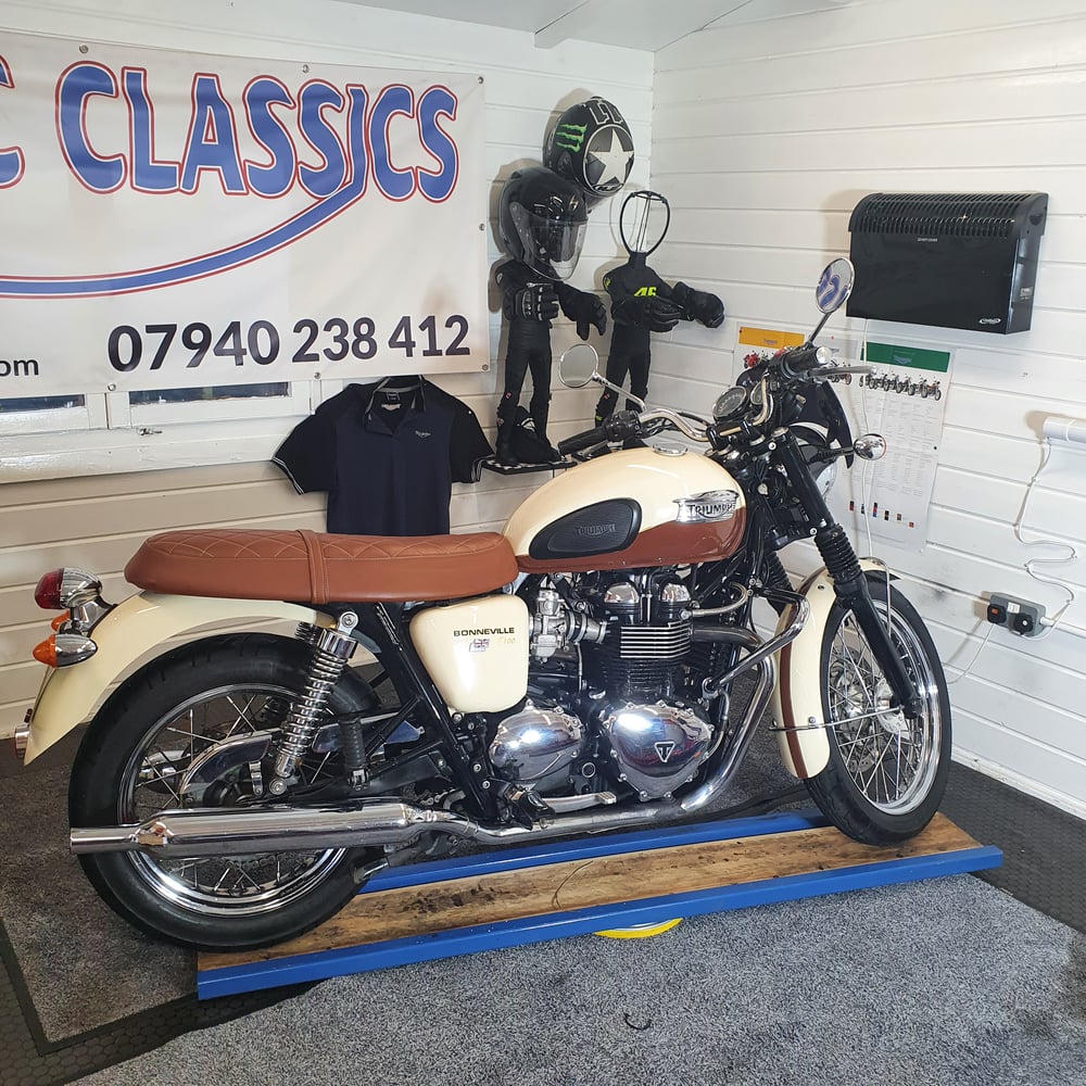 Triumph bonneville t100 