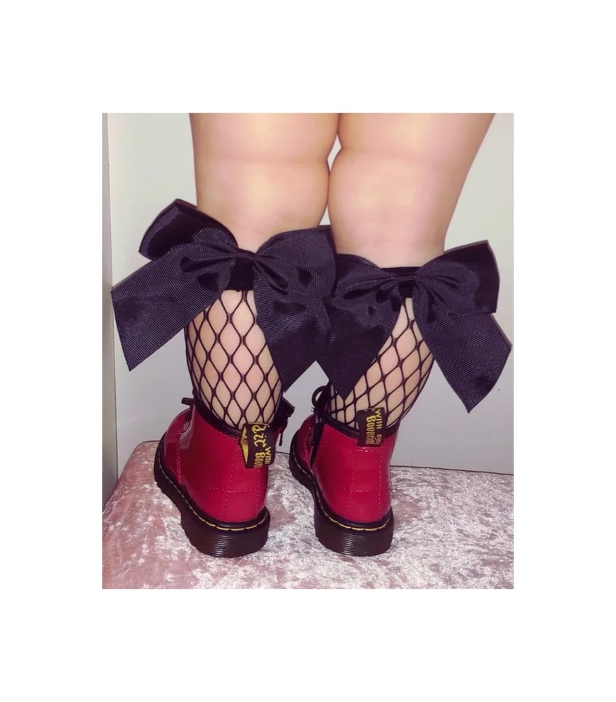 Image of Fish Net Bow Socks