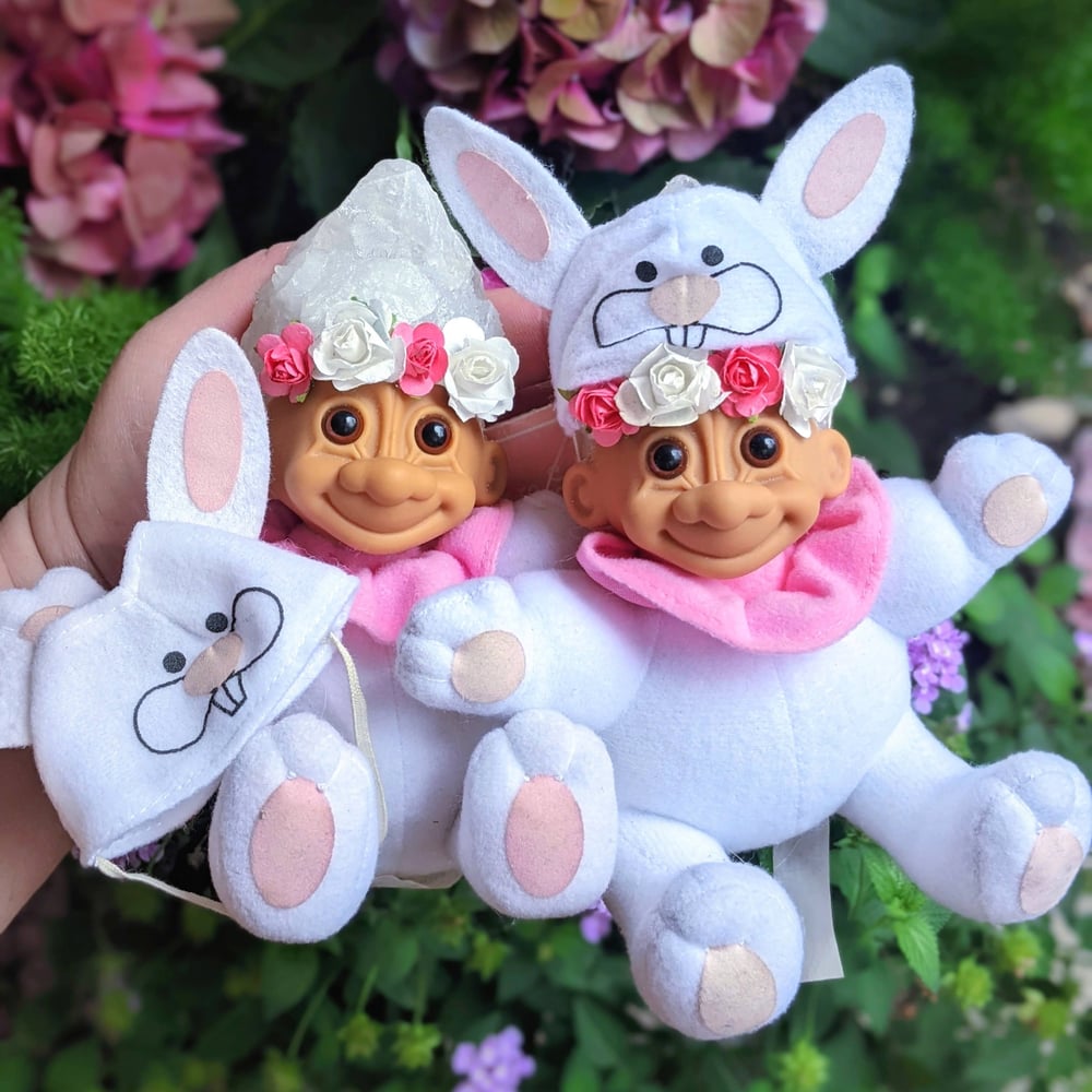 LG - Quartz Crystal Bunny Troll with removable hat 6"