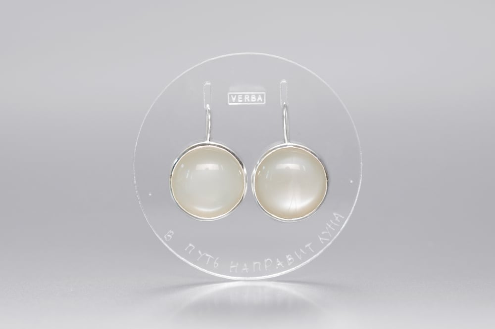 Image of "The Moon will show the way" silver earrings with moonstone  ·  LUNA MINISTRAT ITER  · 