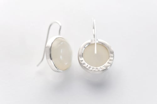 Image of "The Moon will show the way" silver earrings with moonstone  ·  LUNA MINISTRAT ITER  · 
