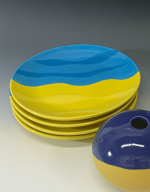 Image of UKRAINIAN FLAG PLATES, HIGH GLOSS, SMALL 8". 100% REFUGEE AID