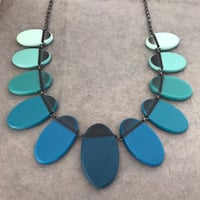 Image 3 of blue fade ovals necklace