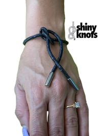 “Le-Noir”-Shiny Knots