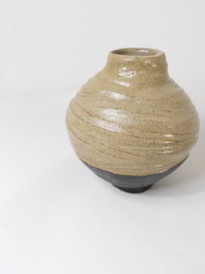 Contrast Round Vase