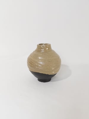 Contrast Round Vase