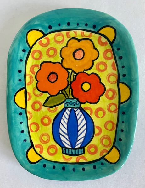 Image of 162 Small Platter with Stamped Circles, Blue/White Vase, Turquoise Border