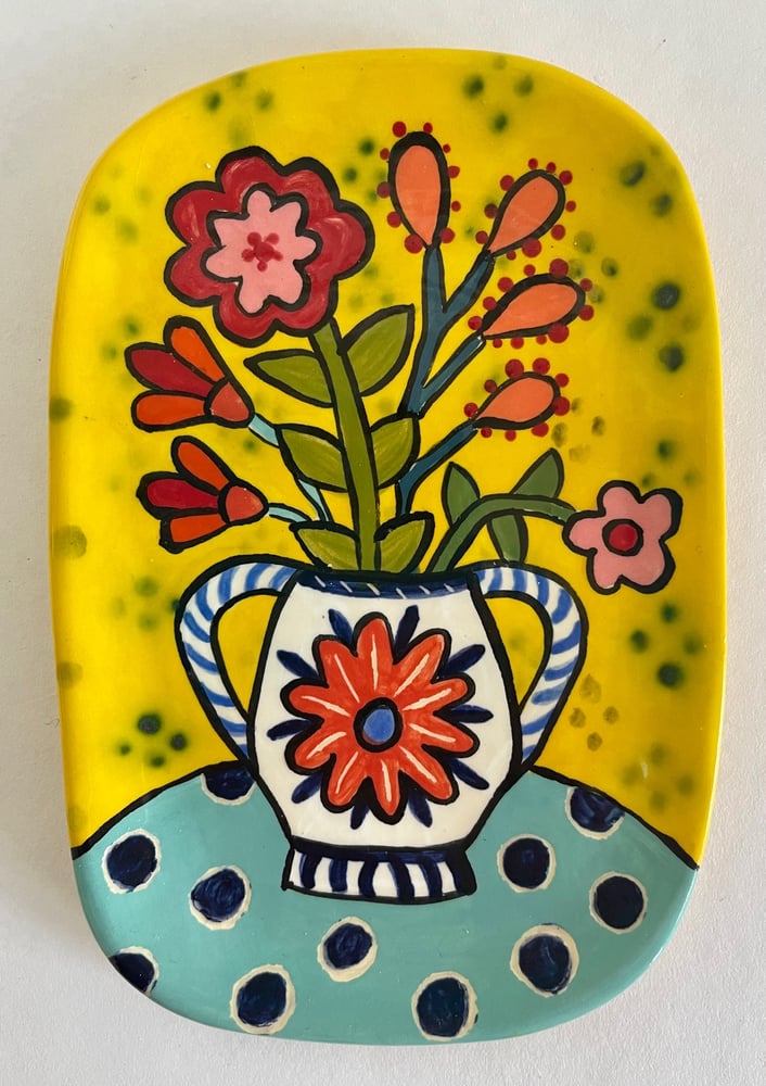 Image of 164 Small Yellow Platter with Turquoise Tablecloth and Floral Vase
