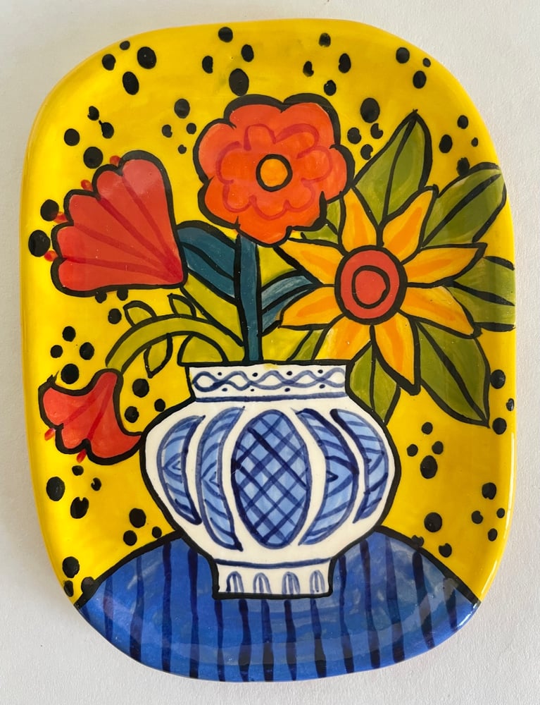 Image of 166 Small Yellow Platter with Blue Stripe Tablecloth + Blue/White Vase 