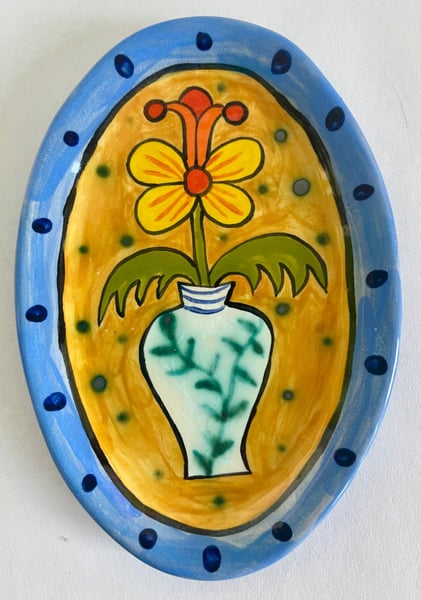 Image of 170 Small Platter with Blue Border, Gold Wallpaper and Single Flower