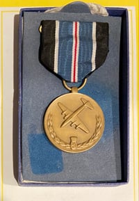 Image 5 of Berlin Airlift (USA) Medal for Humane Action - ORIGINAL ISSUE