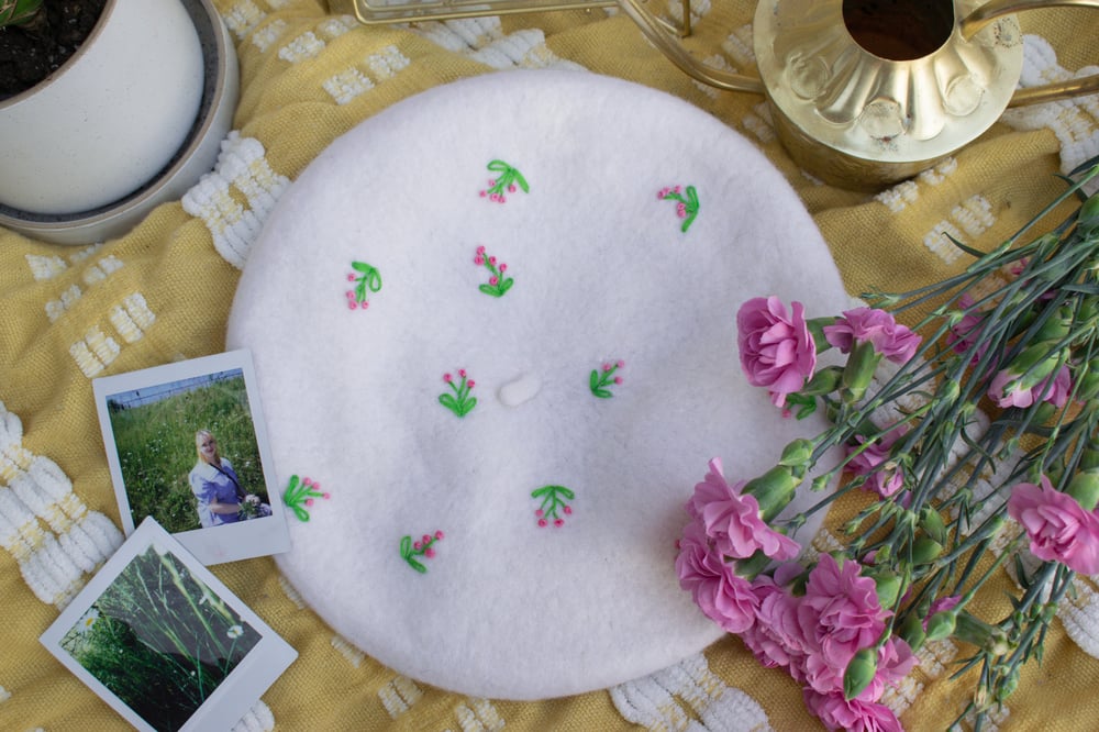 Image of White Floral Beret