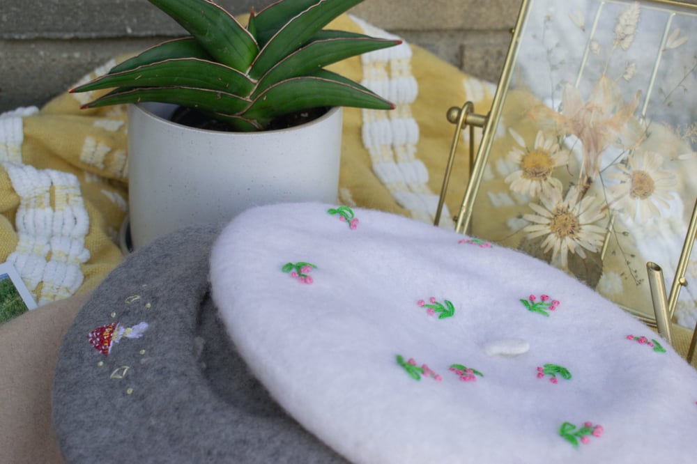 Image of White Floral Beret