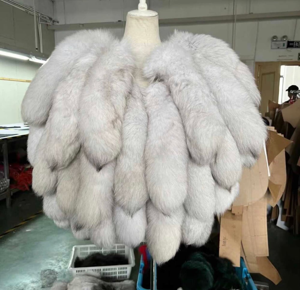 Image of 2IN1 FOX TAIL COAT