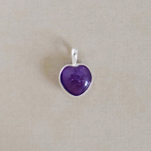 Image of Violet Heart x Amethyst heart shape cabochon cut silver necklace
