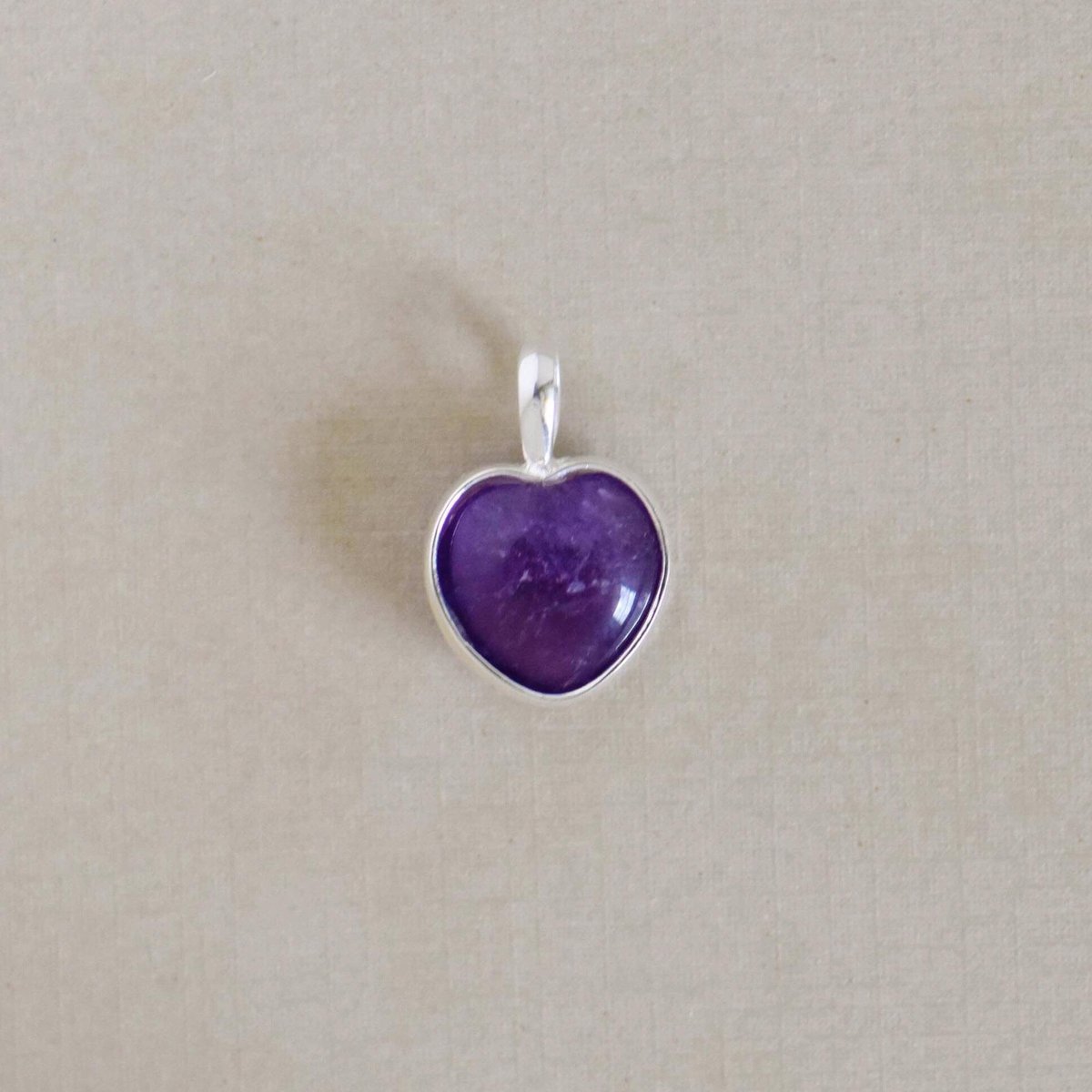 Violet Heart x Amethyst heart shape cabochon cut silver necklace The