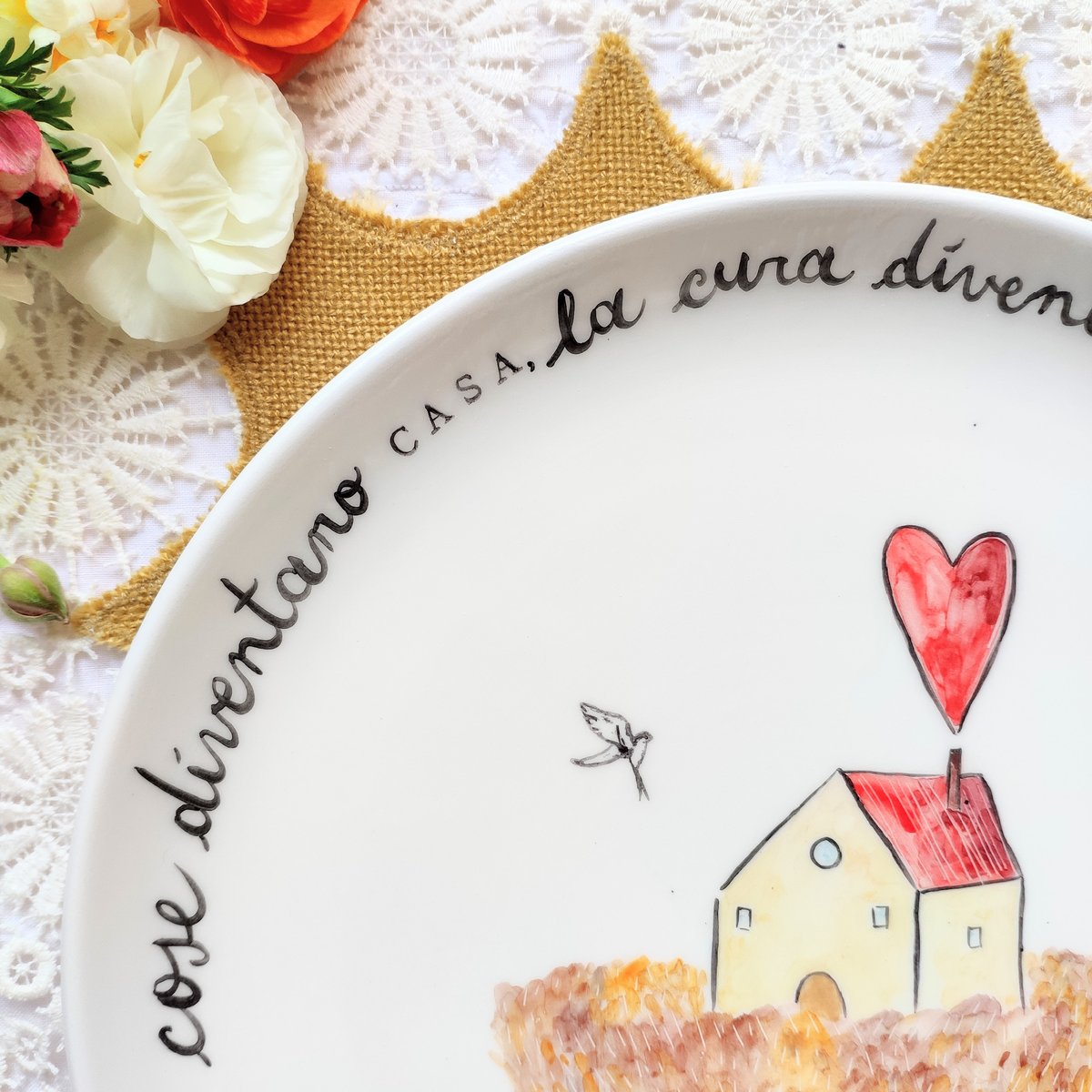PIATTO - LE COSE DIVENTANO CASA, LA CURA DIVENTA CUORE, I DONI DIVENTANO NIDO