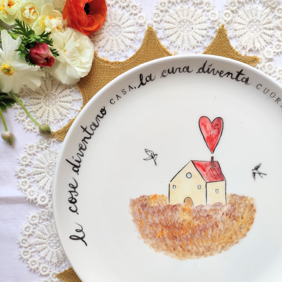 PIATTO - LE COSE DIVENTANO CASA, LA CURA DIVENTA CUORE, I DONI DIVENTANO NIDO