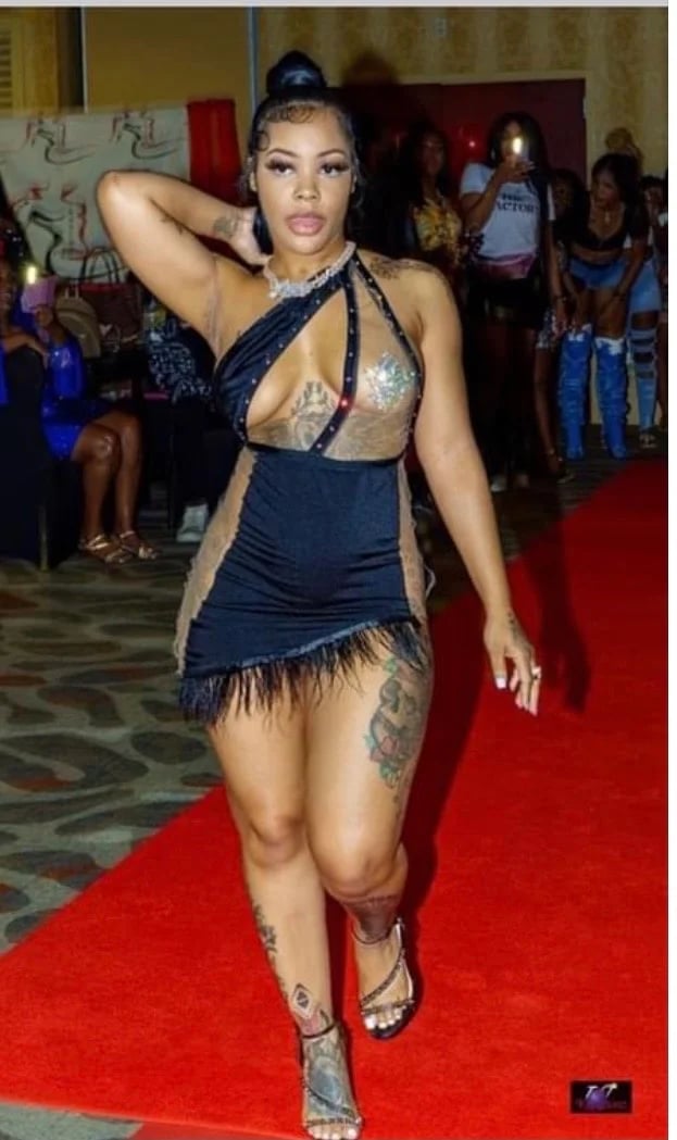 Pickaboo party dress Image 5