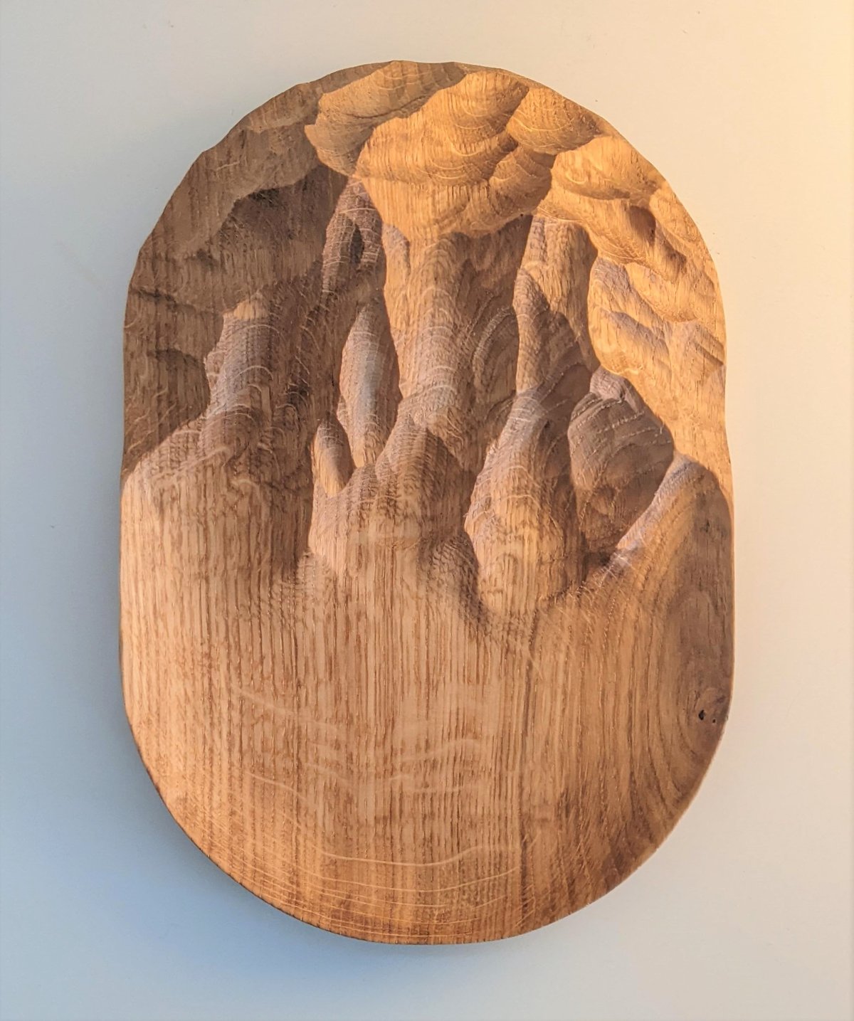 Plat "Pyrénées" sculpté en chêne