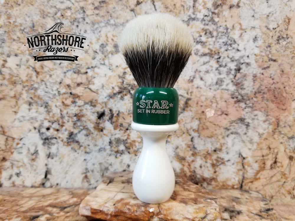 Image of BRUSHES STAR / KAMBRO GREEN OVER IVORY