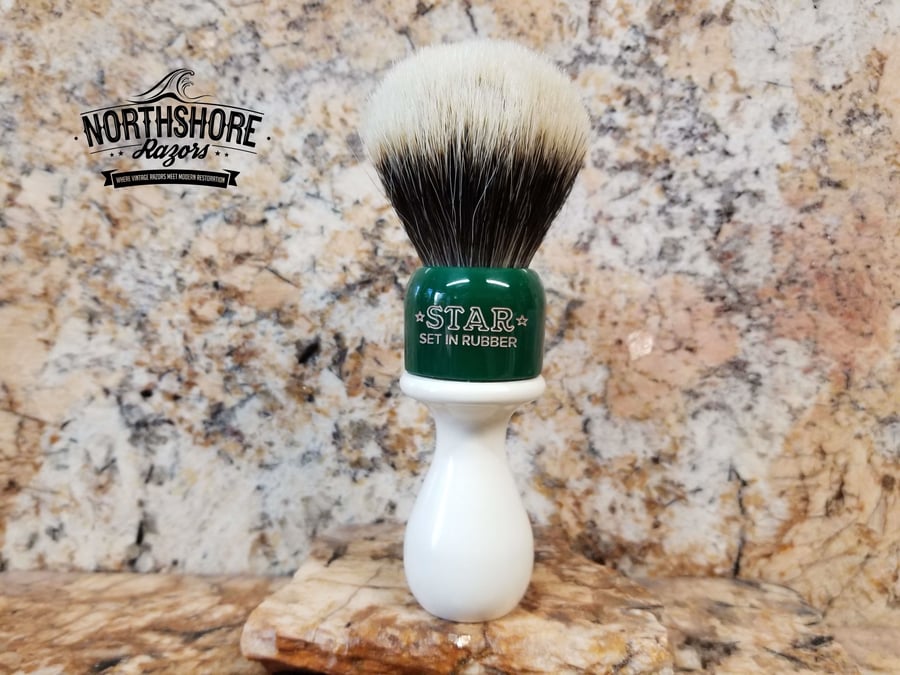 Image of BRUSHES STAR / KAMBRO GREEN OVER IVORY