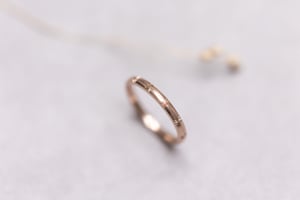 Image of 18ct Rose Gold 2mm Cleavers Engraved Ring
