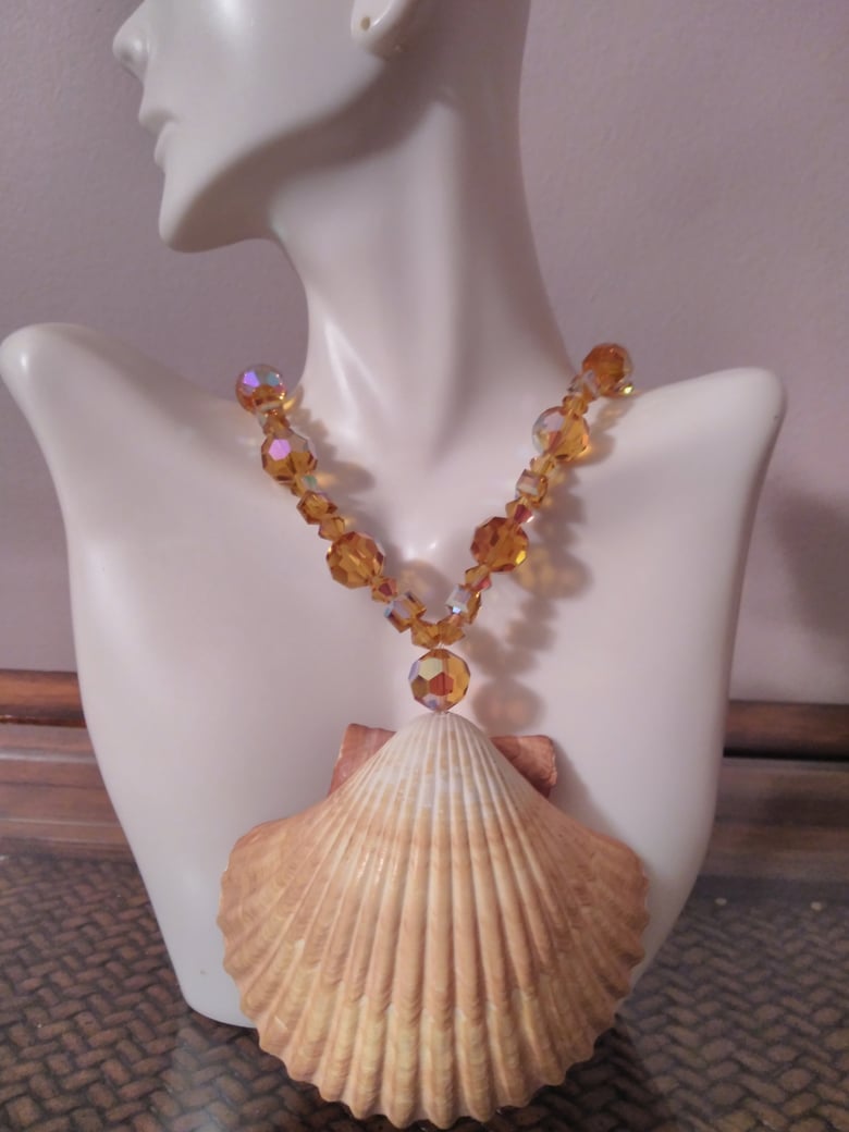 Image of SCALLOPED SHELL WITH LARGE SWAROVSKI TOPAZ BEADS AND CUBES/PRECIOSA BICONE BEADS