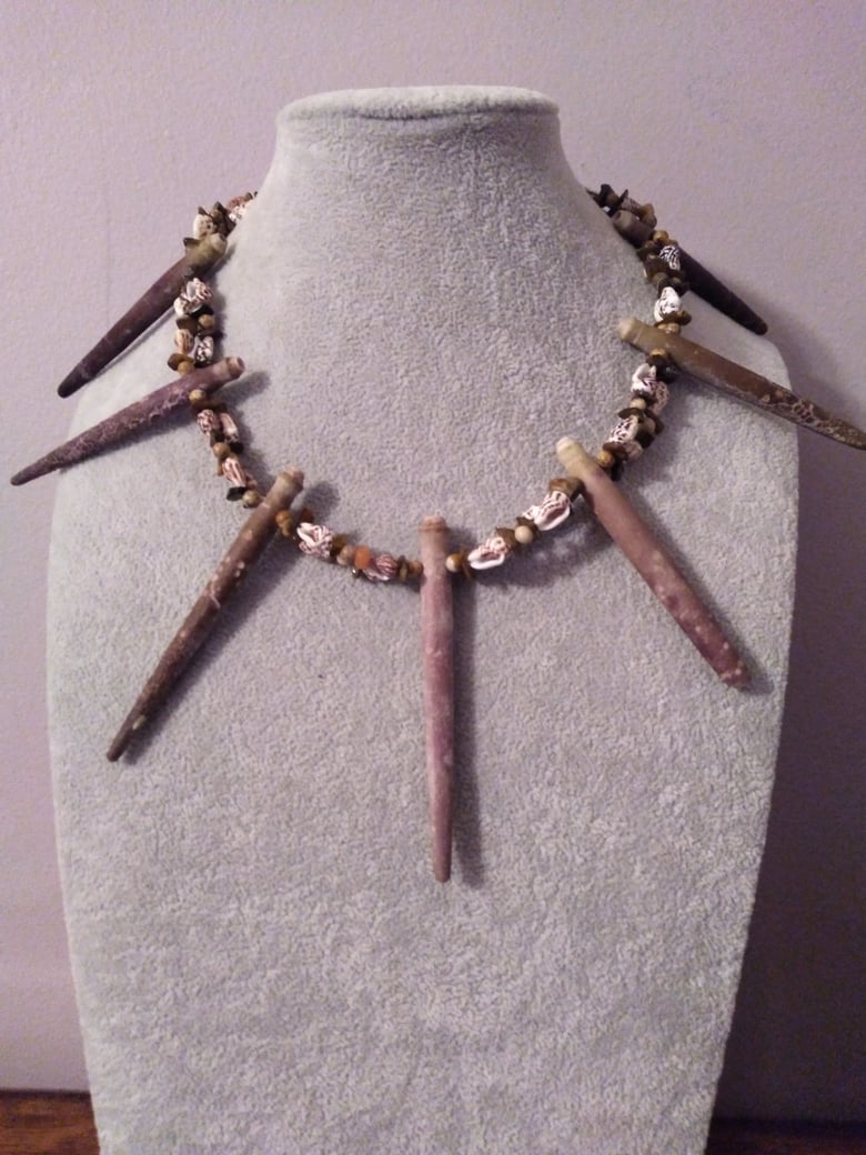 Image of OYSTER SPINE NECKLACE WITH DOUBLE STRAND MINIATURE SHELLS 