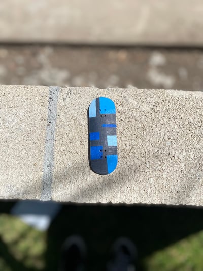 Image of Fingersk8tape box deck (blue)