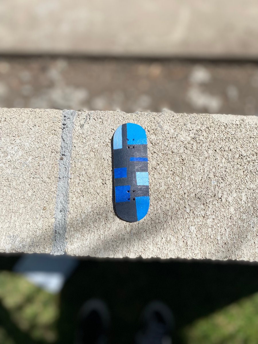 Image of Fingersk8tape box deck (blue)