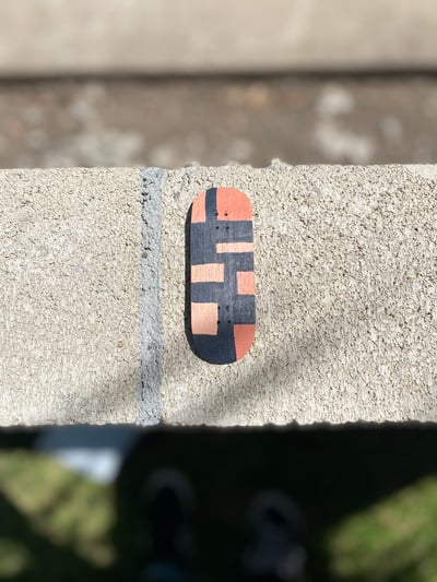 Image of Fingersk8tape box deck (pink)