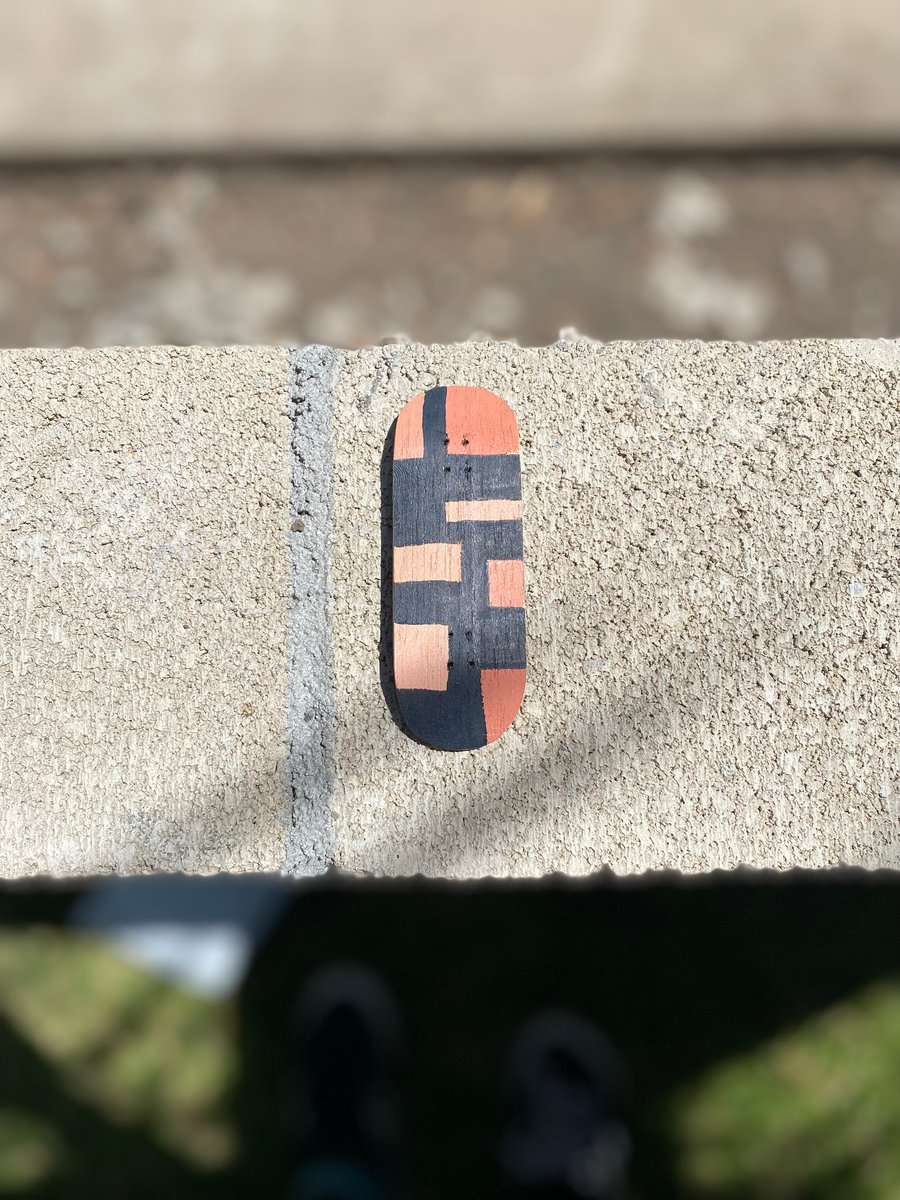 Image of Fingersk8tape box deck (pink)