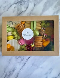 Image 2 of Large Macaron & Cheese Grazing Box 