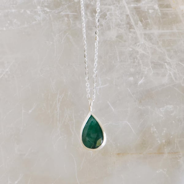Image of Colombia Emerald pear cut silver necklace