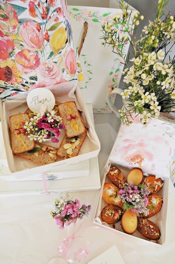 Image of CAKE & FLOWER BOX - MADELEINES