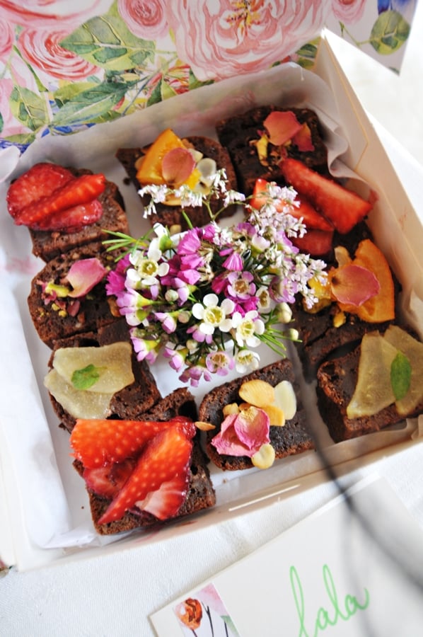 Image of CAKE & FLOWER BOX - CHOCOLATE FONDANT