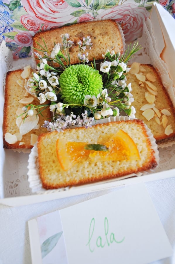 Image of CAKE & FLOWER BOX - FINANCIERS
