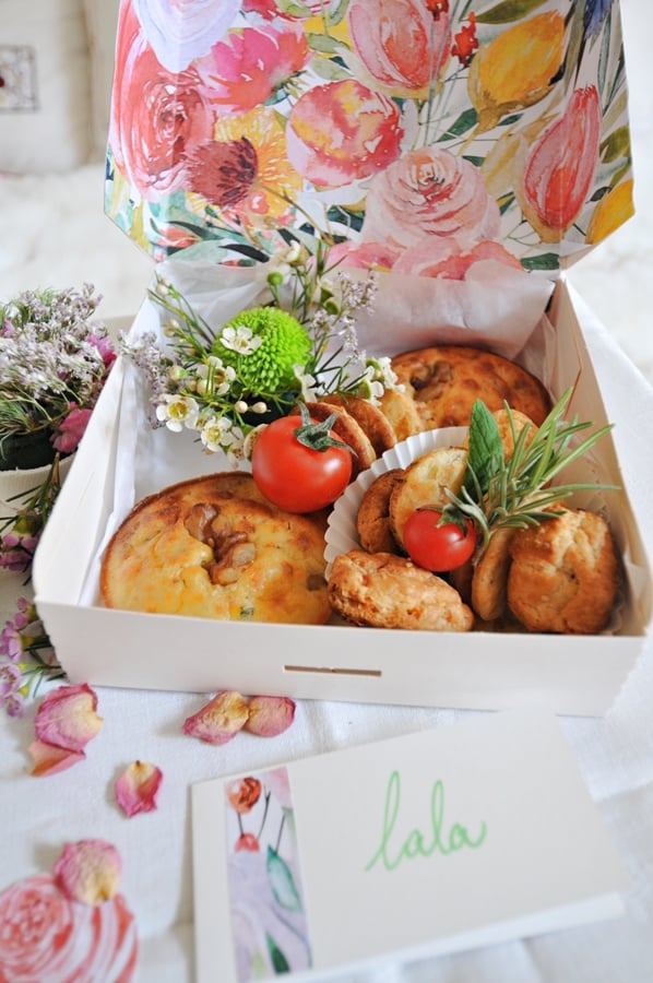 Image of CAKE & FLOWER BOX - SAVOURY/SALADOS